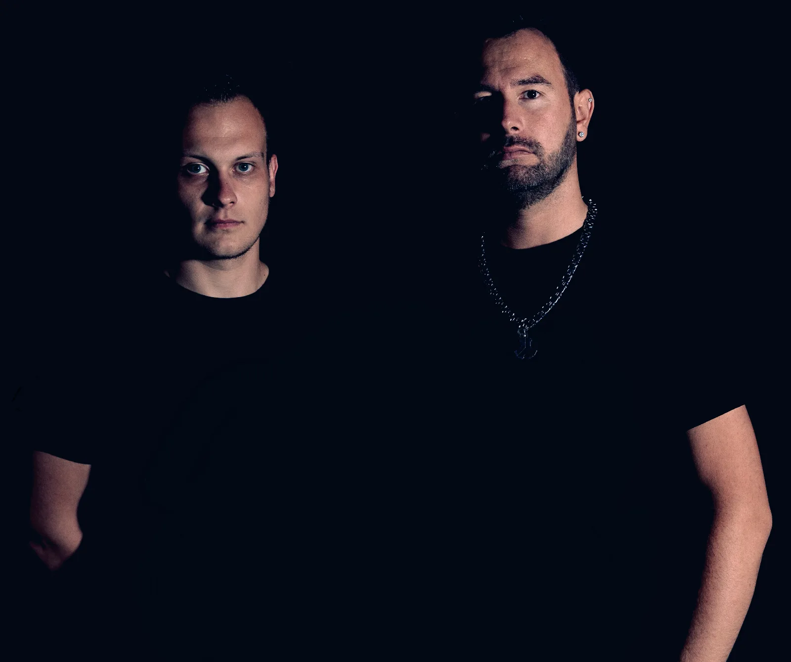Duo – Dark Studio