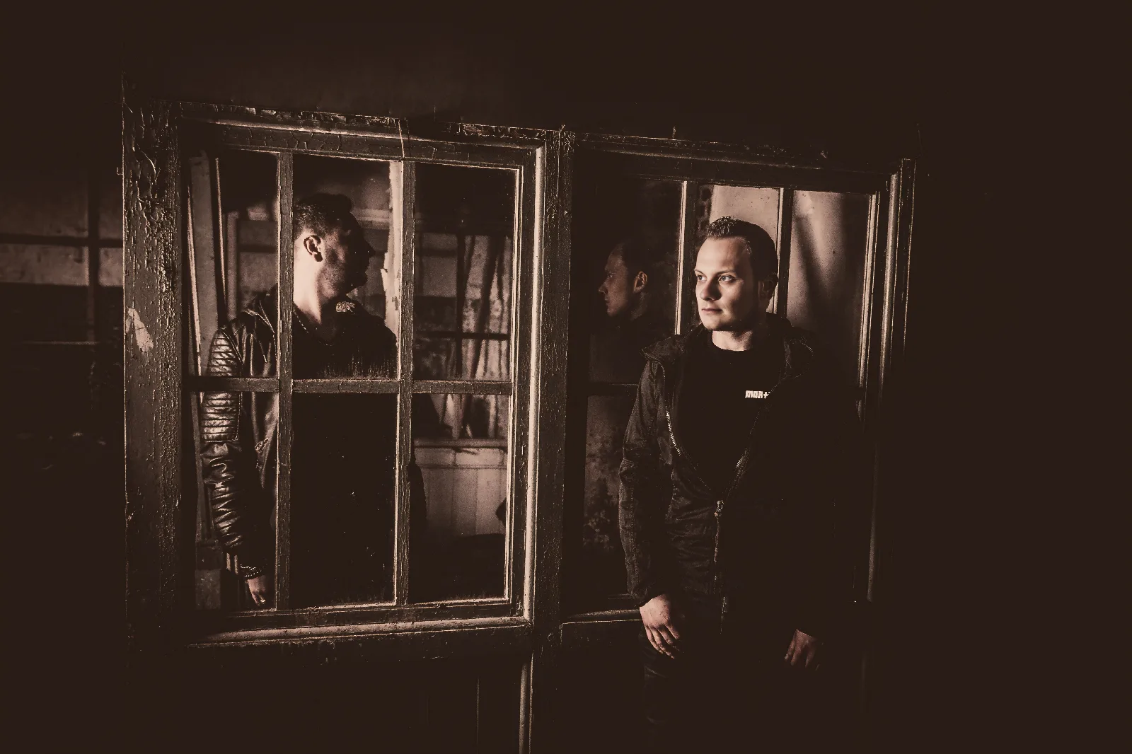 Duo – Sepia