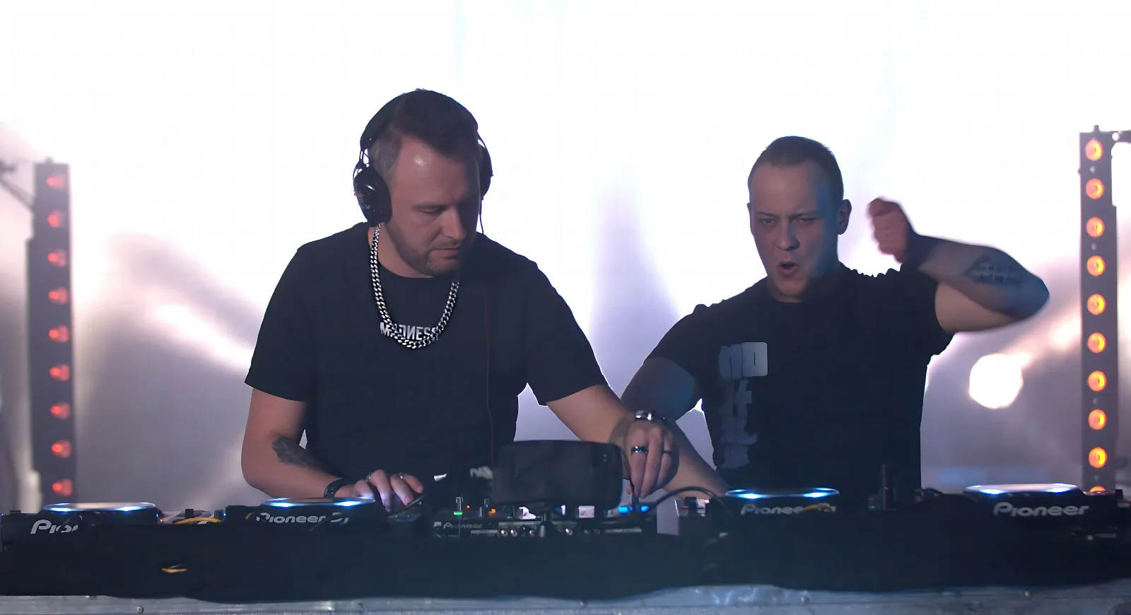 Live – Behind the Decks