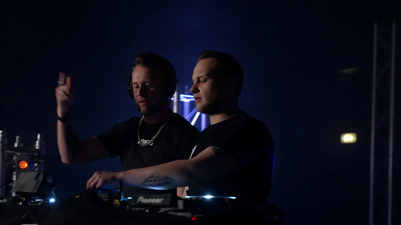 Live – Blue Light